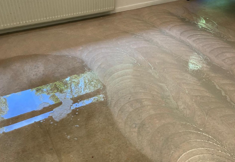 Beskidt og slidt gulv