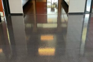 bygning hvor der er lagt nyt PU gulv