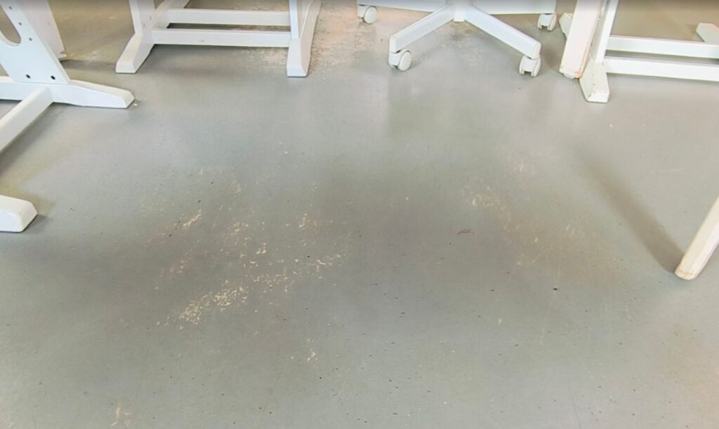 Gulv med overfladeskader - PU nødvendig