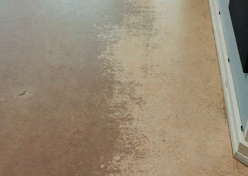 Polish slidt af i gangareal ujævnt