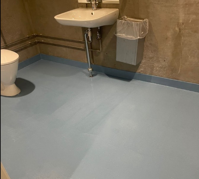 Toiletter med NoSmell fugefri belægning