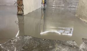 Flydende gulvbelægning lægger sig fuldstændig efter underlaget