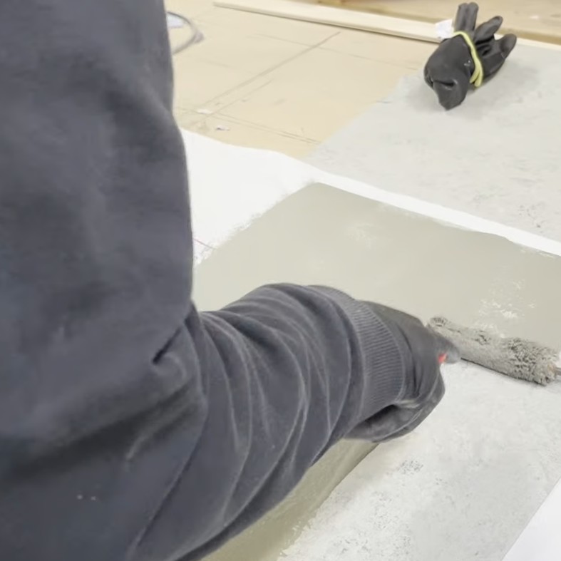 Pur farve rulles på